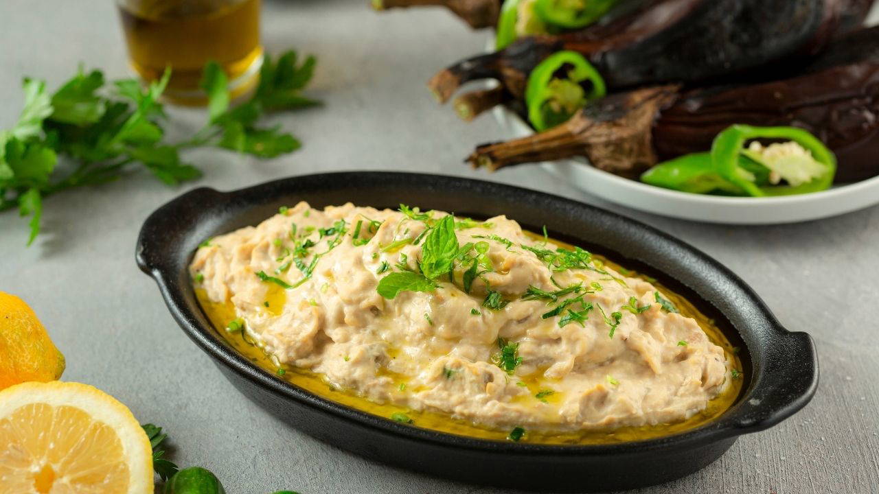 Meze sofralarının gözdesi: Patlıcanlı haydari tarifi