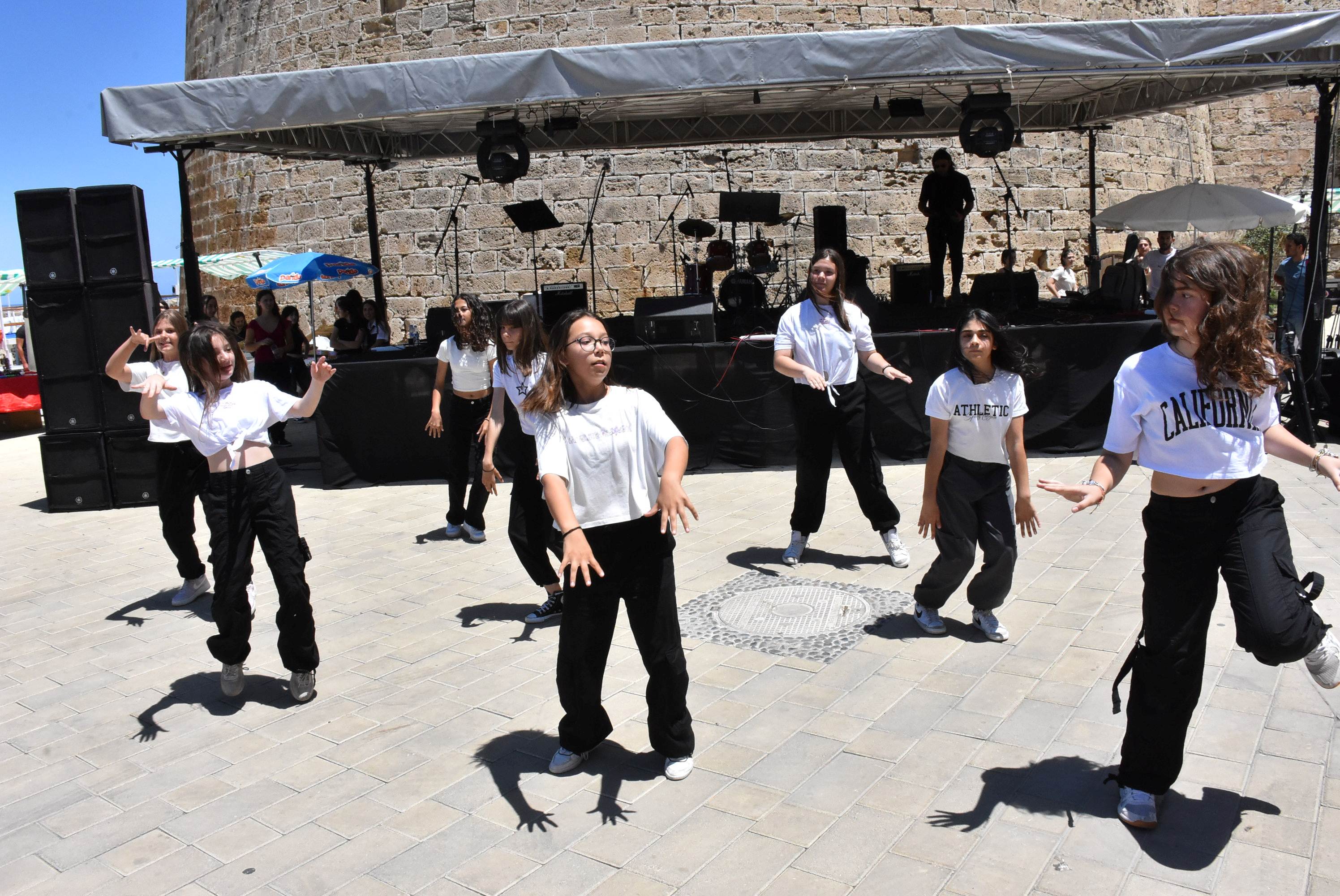 19 Mayıs Girne'de coşku ile kutlandı