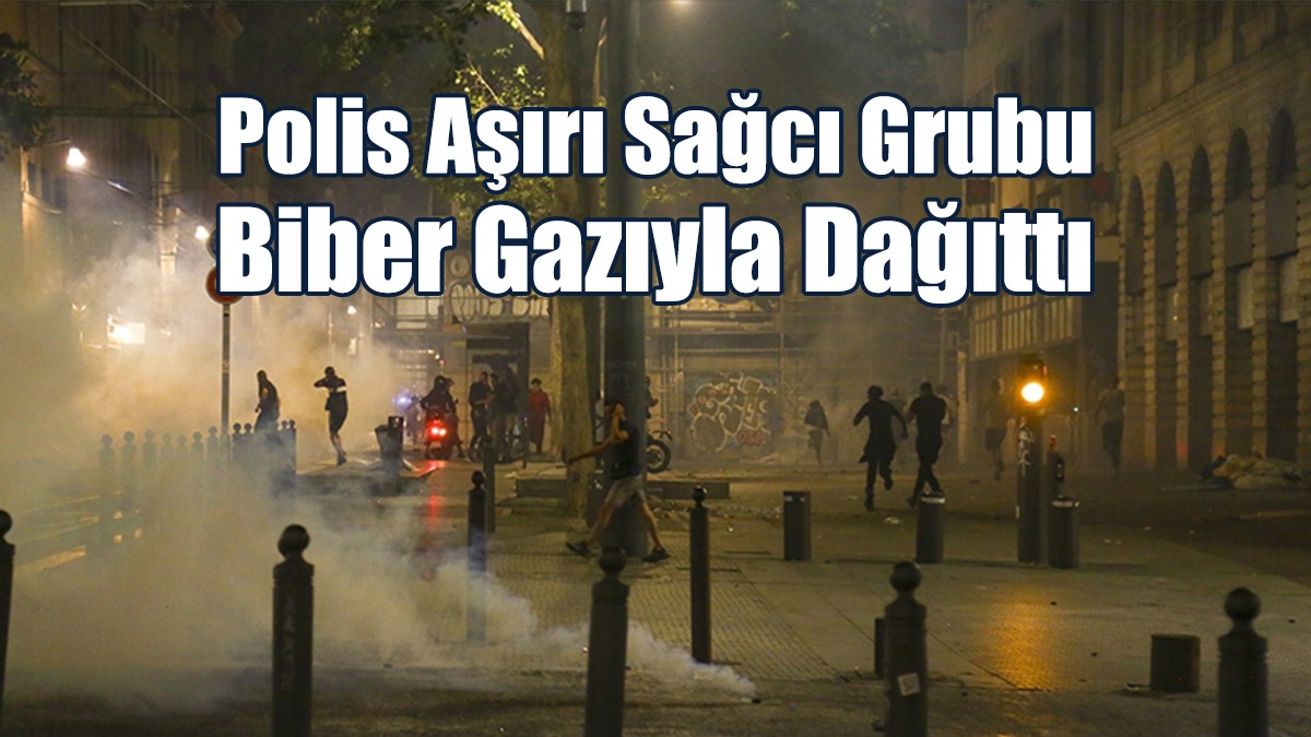 Fransa'da Polis Aşırı Sağcı Grubu Biber Gazıyla Dağıttı