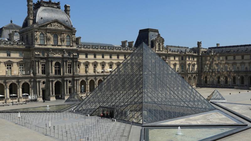 Louvre’dan 88 milyon euroluk mücevher çalındı