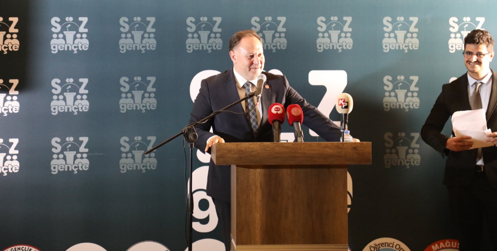 Öztürkler: Gençler bize örnek oldu