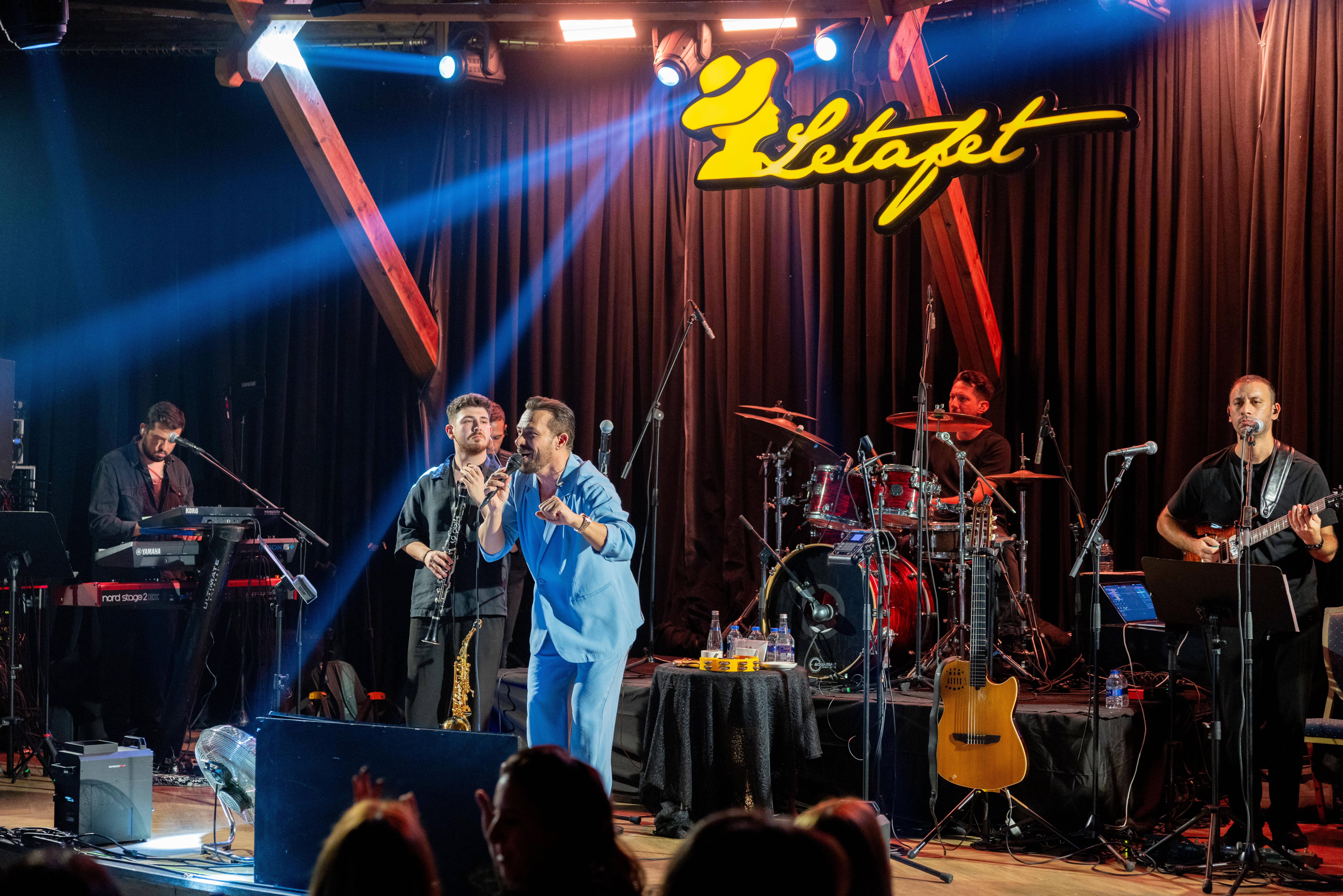 KKTC’nin 42. Kuruluş Yıldönümü Letafet sahnesinde coşkuyla kutlandı