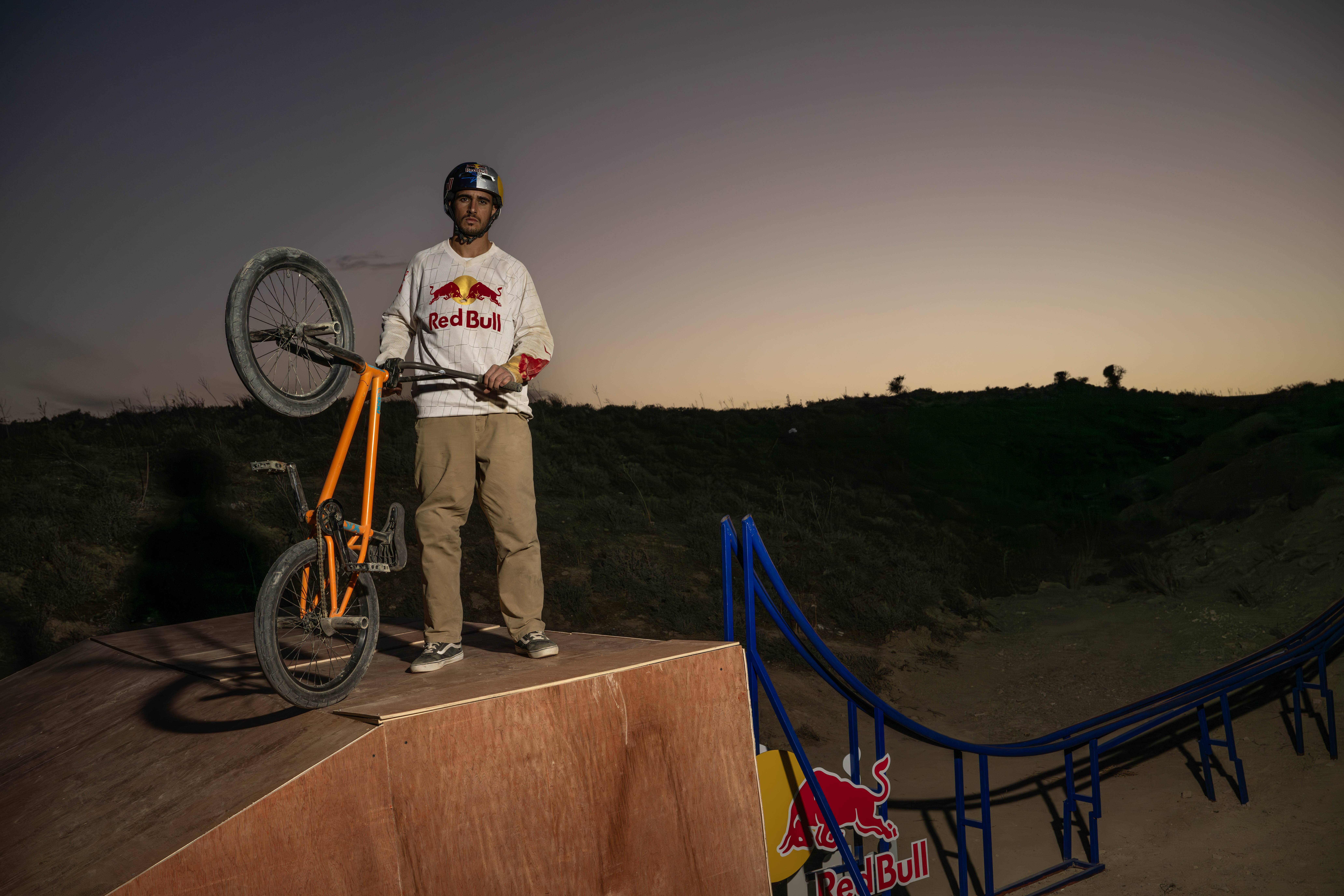 BMX sporcusu Bora Altıntaş, "Grind to Double Backflip" ile bir ilke imza attı