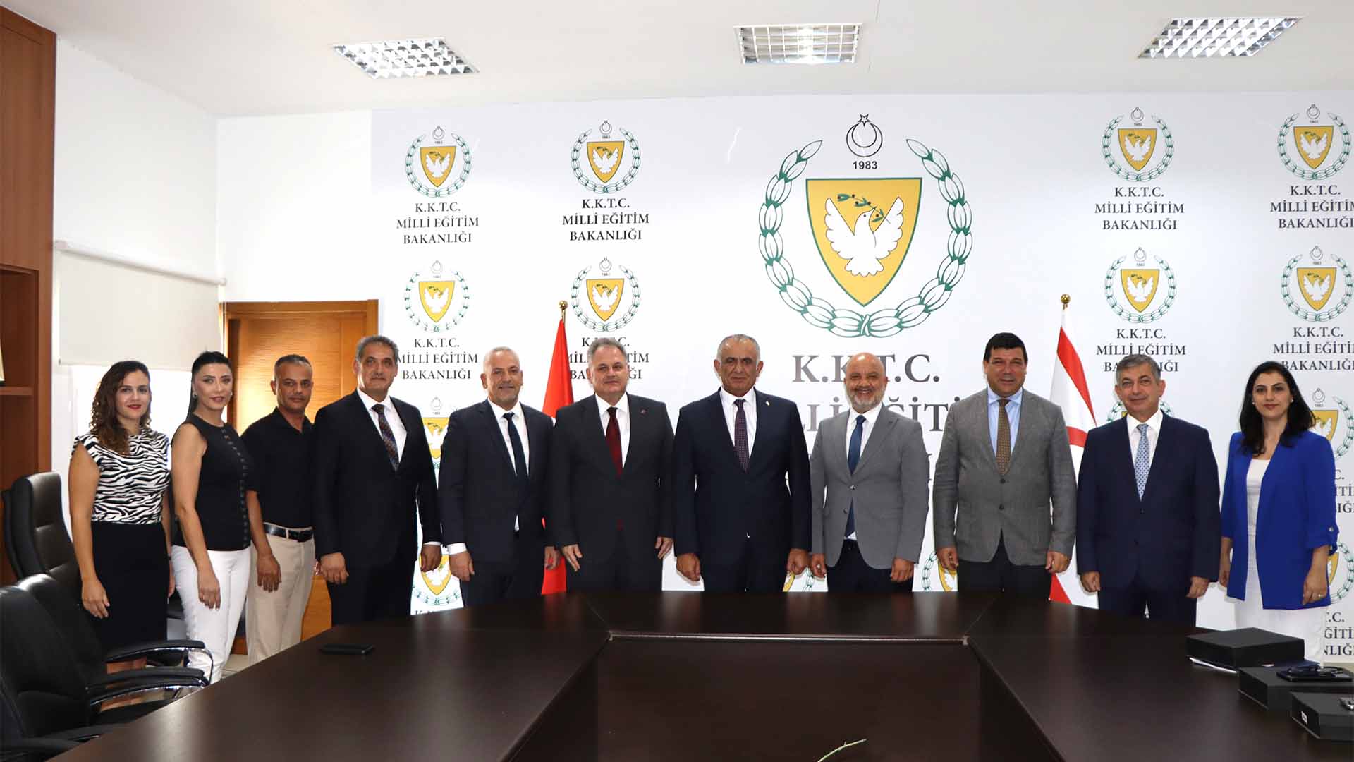 Çavuşoğlu, rektörlerle bir araya geldi