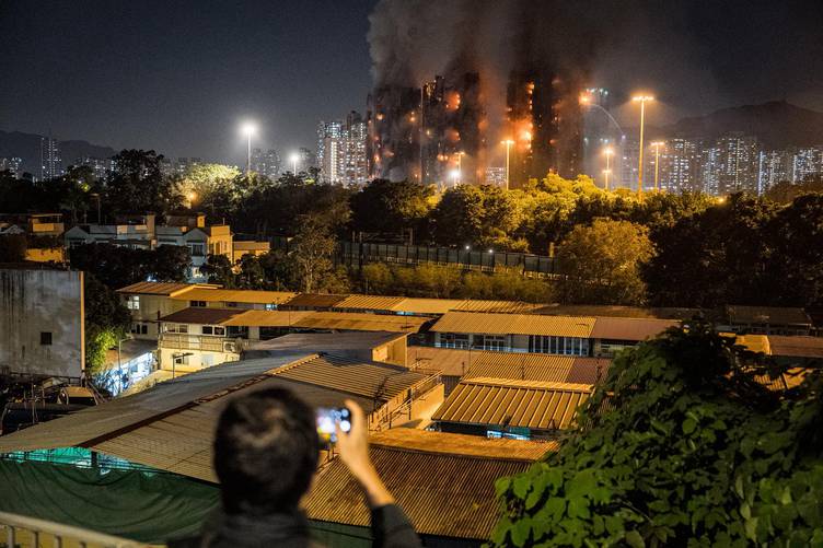 Hong Kong'da sitede çıkan yangında ölenlerin sayısı 94'e yükseldi