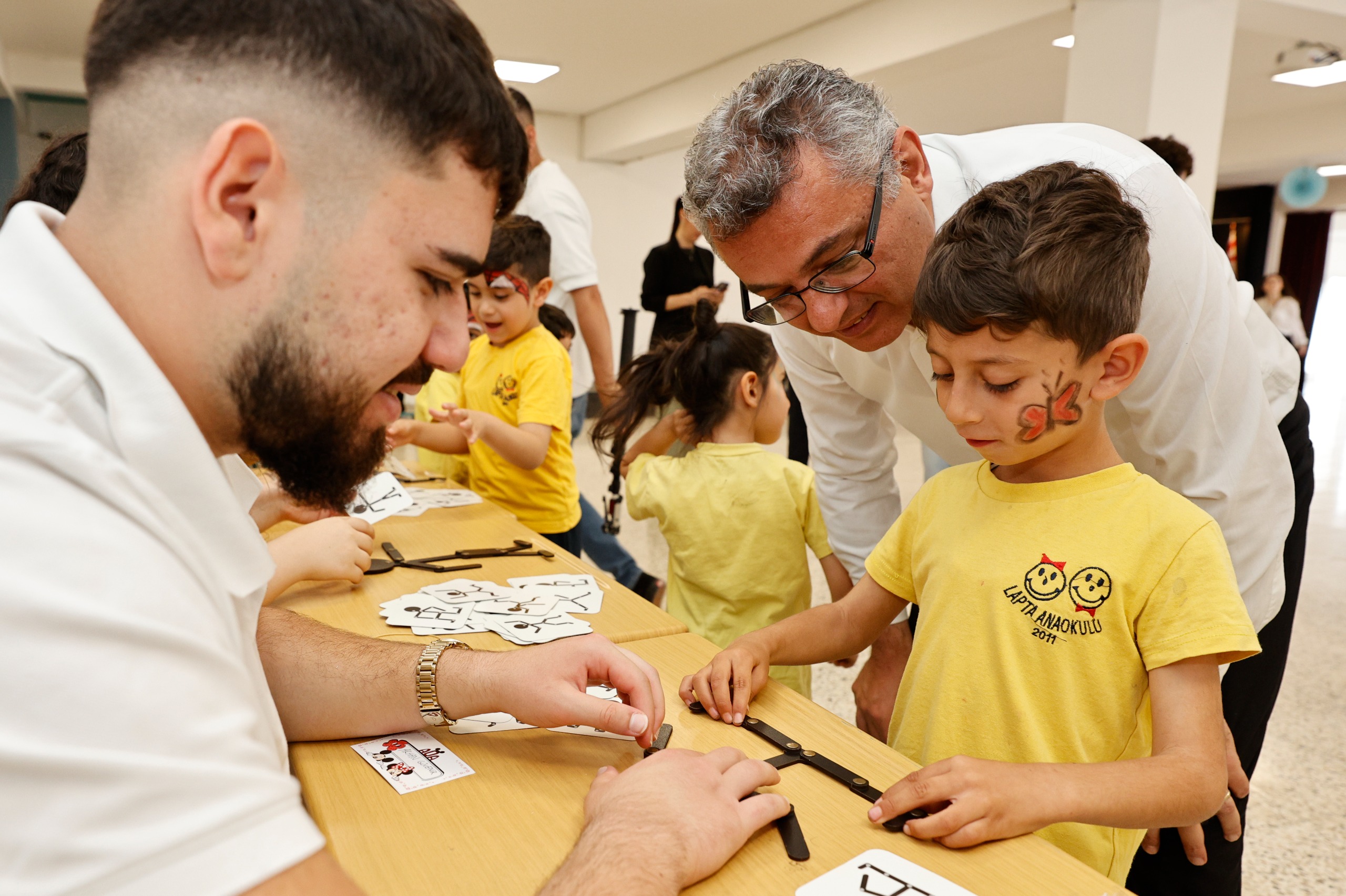 Erhürman, çocuk şenliğine katıldı