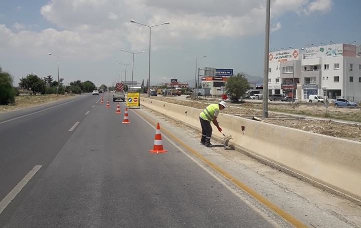 Düzova Kavşağı ile Yonca Kavşağı arasındaki refüj çevresi temizlenecek