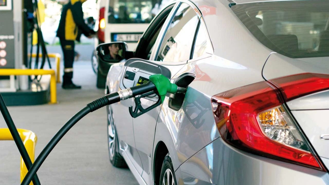 Türkiye’de benzine indirim… Gözler KKTC’de