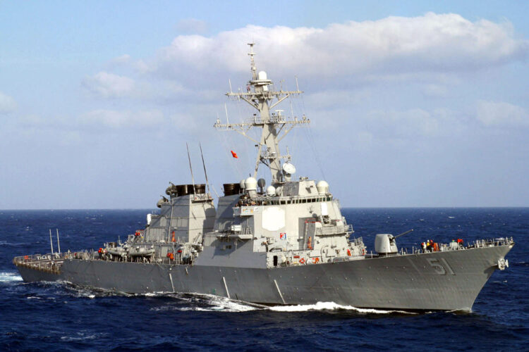 “USS Arleigh Burke” güdümlü füze destroyeri Larnaka Limanı’na demirledi