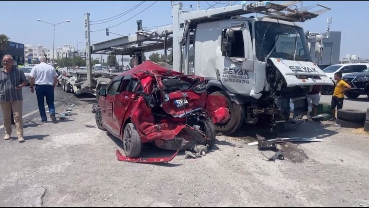 Lefkoşa’da U dönüşü ihlali zincirleme kazaya yol açtı: 1 yaralı