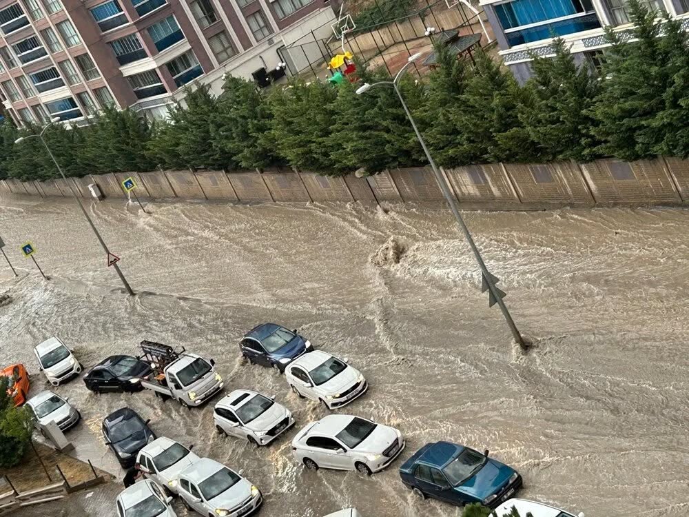Ankara’da sağanak ve fırtına etkili oldu