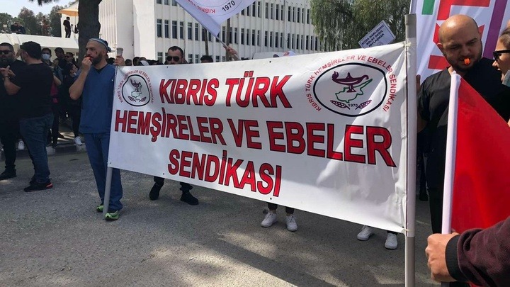 Hemşireler ve Ebeler Sendikası'ndan eylem uyarısı