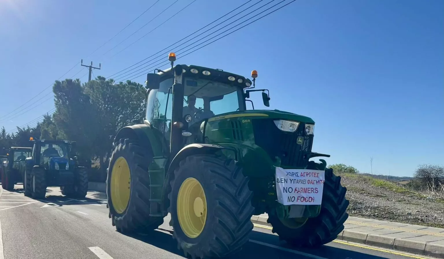 Güney Kıbrıs’ta çiftçiler ve öğretmenler eylemde
