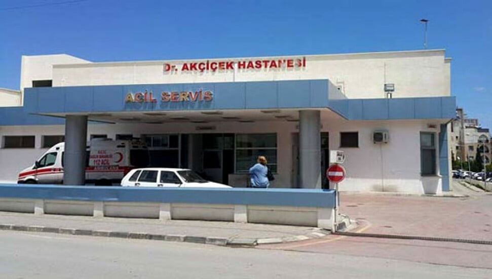 Yangın tüpü ile hastanenin camlarını kırdı!