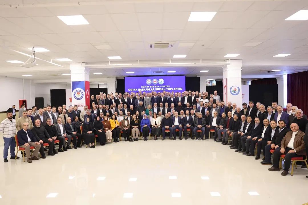 KIBTES ve Türkiye'den Eğitim-Bir-Sen'in yer aldığı toplantı Girne'de yapıldı