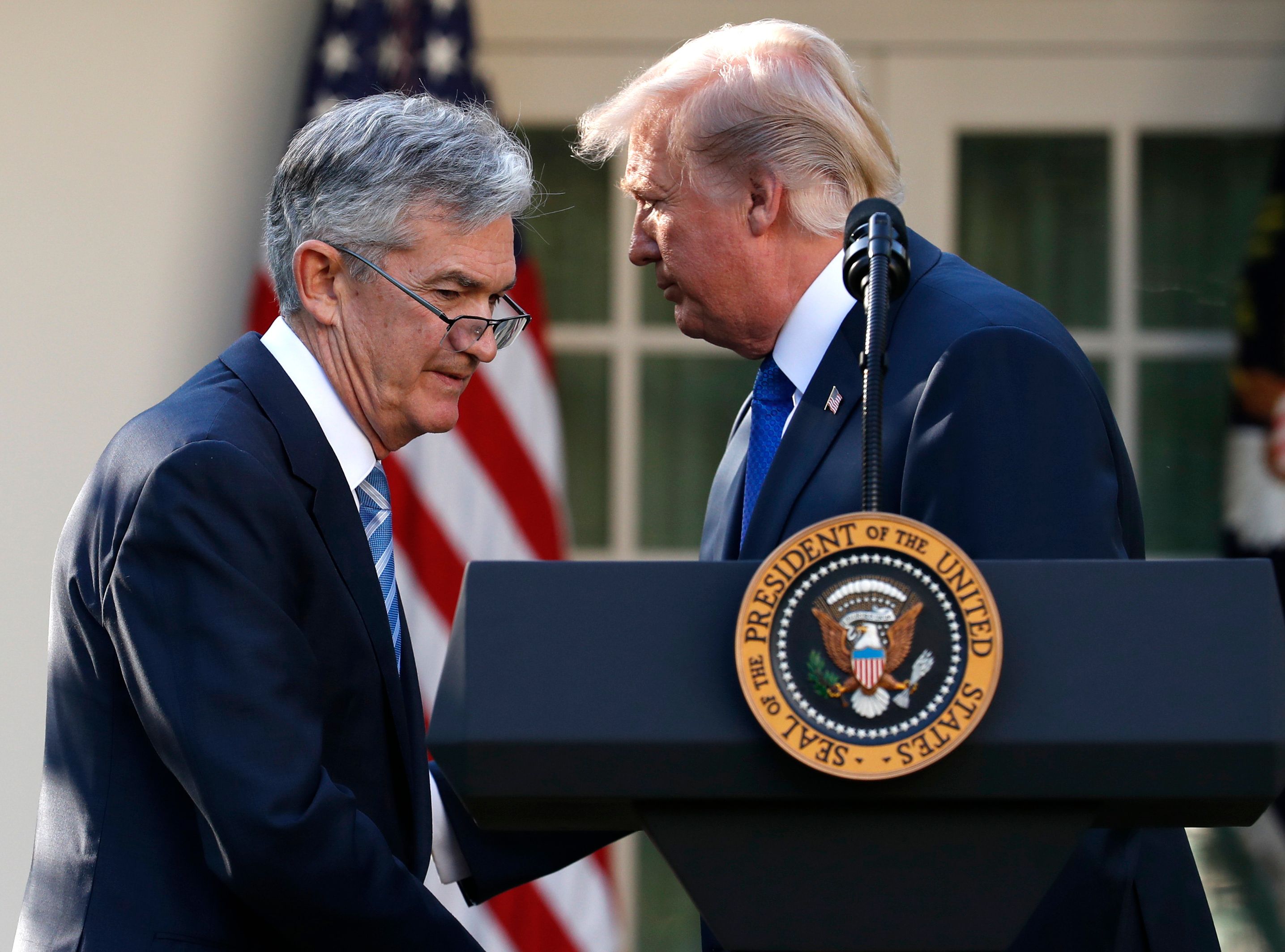 Trump, faizleri sabit tutan FED Başkanı'na "Aptal" dedi