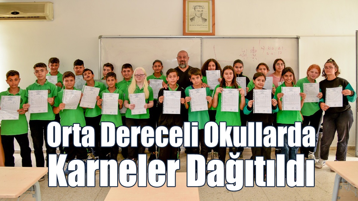Orta Dereceli Okullarda Karneler Dağıtıldı