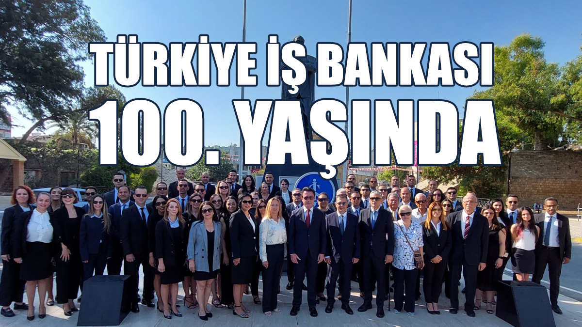 Banka Yöneticileri Atatürk Anıtı'na Çelenk Koydu