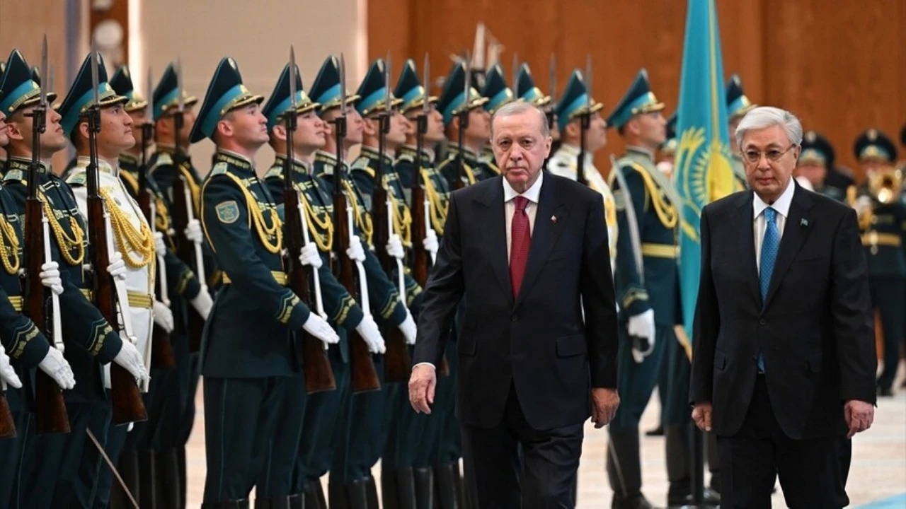 Erdoğan'ın ziyaret ettiği Kazakistan'la 13 anlaşma imzalandı