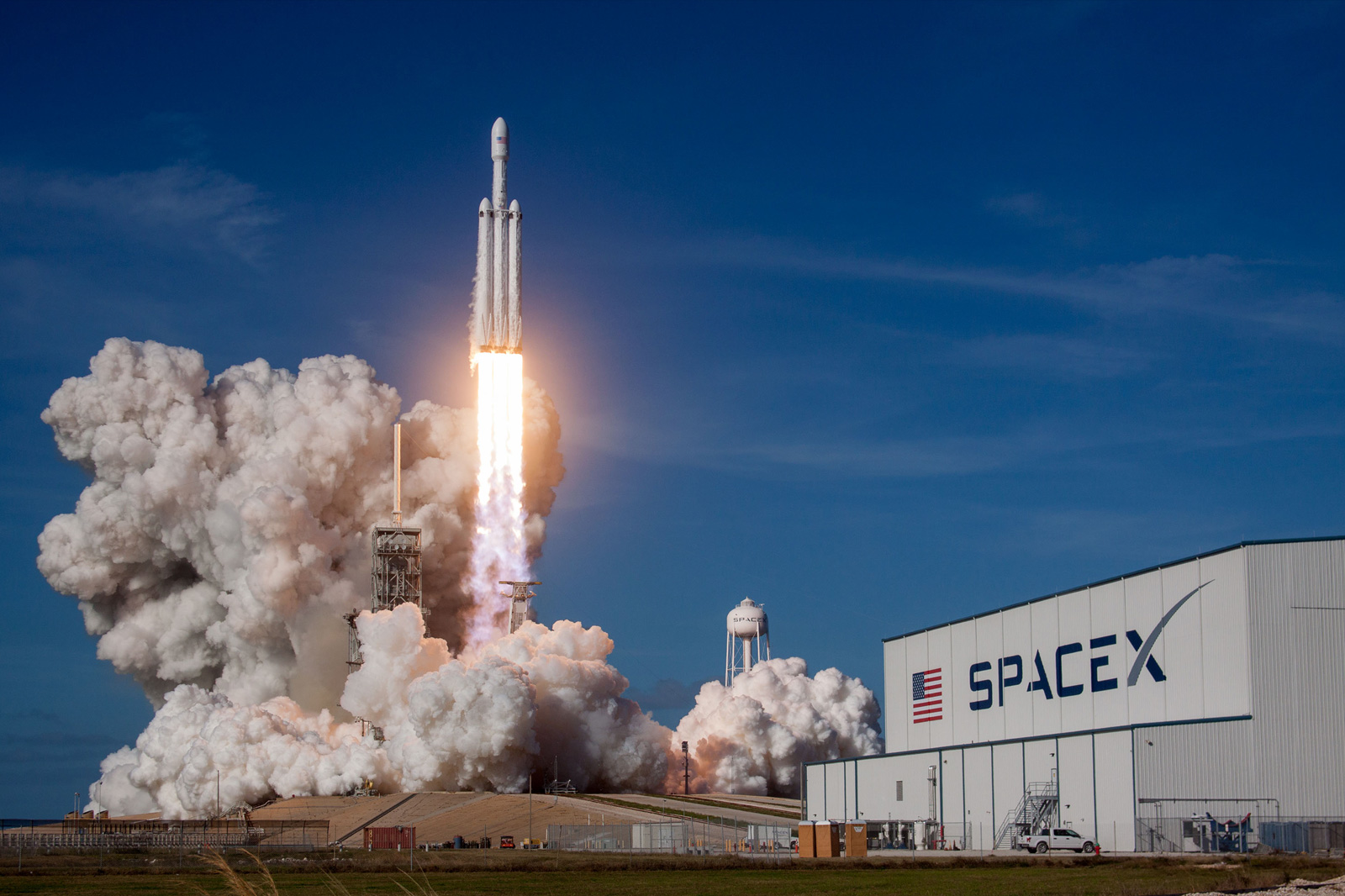 SpaceX, hisse başına 135 dolardan halka arz planlıyor