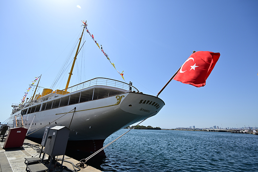 Atatürk'ün manevi mirası Savarona İstanbul Boğazı'nı selamlayacak