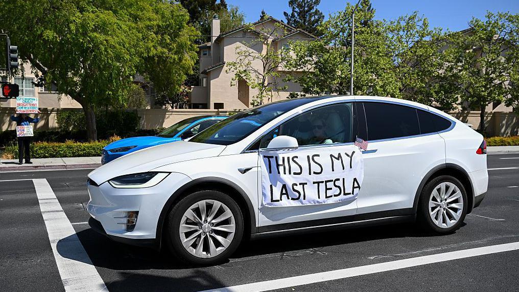 Tesla satışları düştü: Musk, Trump yönetimindeki görevini “azaltacak”