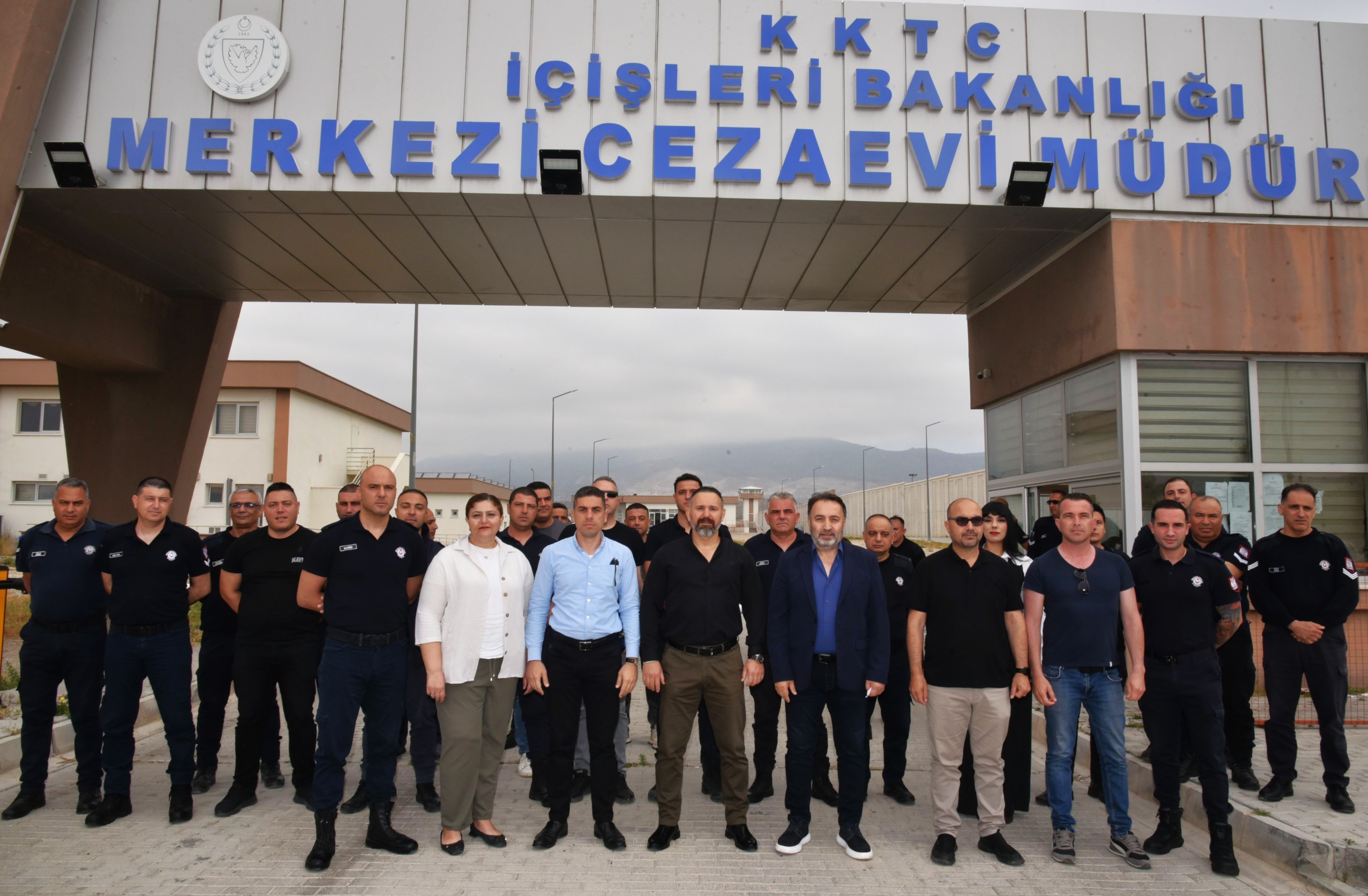 İki cezaevi, yetersiz kadro, büyük risk