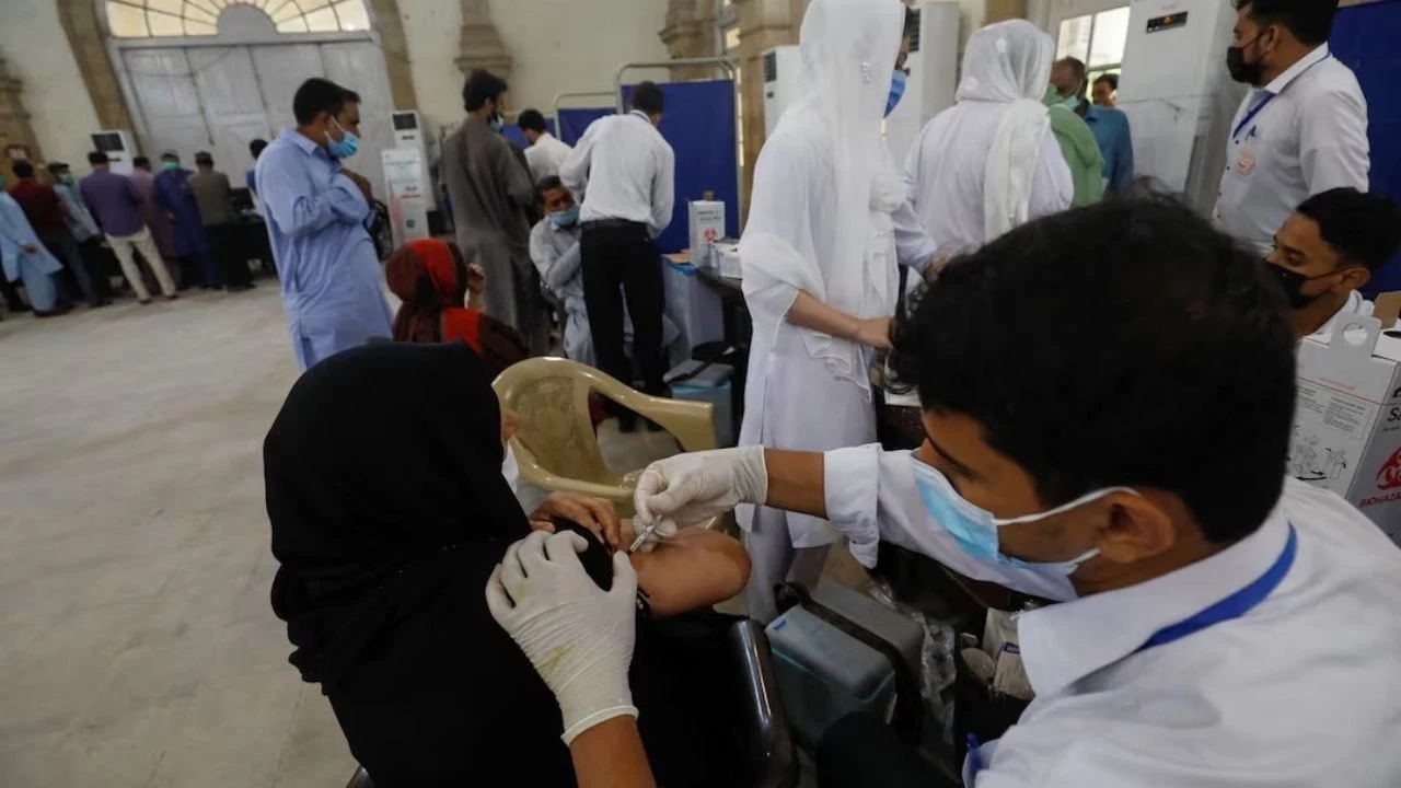 Aynı şırıngayı tekrar tekrar kullandılar, 331 çocuk HIV kaptı