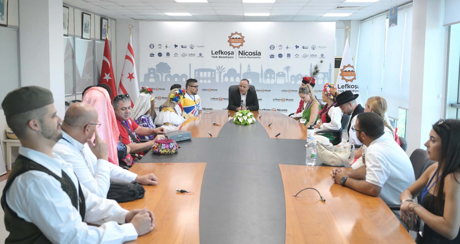 Harmancı konuk halk dansları ekiplerini kabul etti