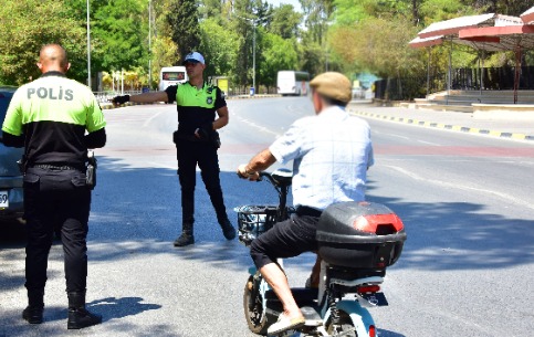 102 elektrikli scootera el konuldu!