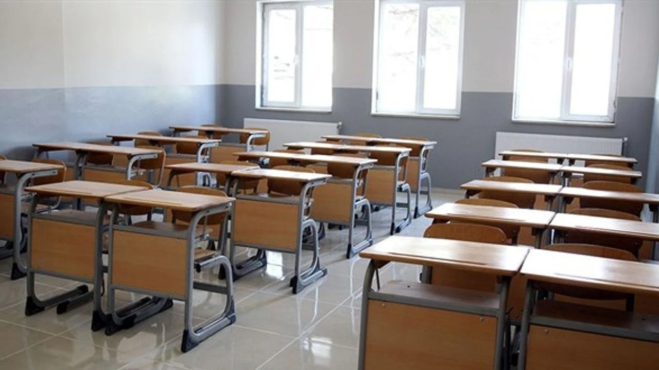 Grev erteleme kararına tepki: İskele’de 3 okulda greve gidildi!