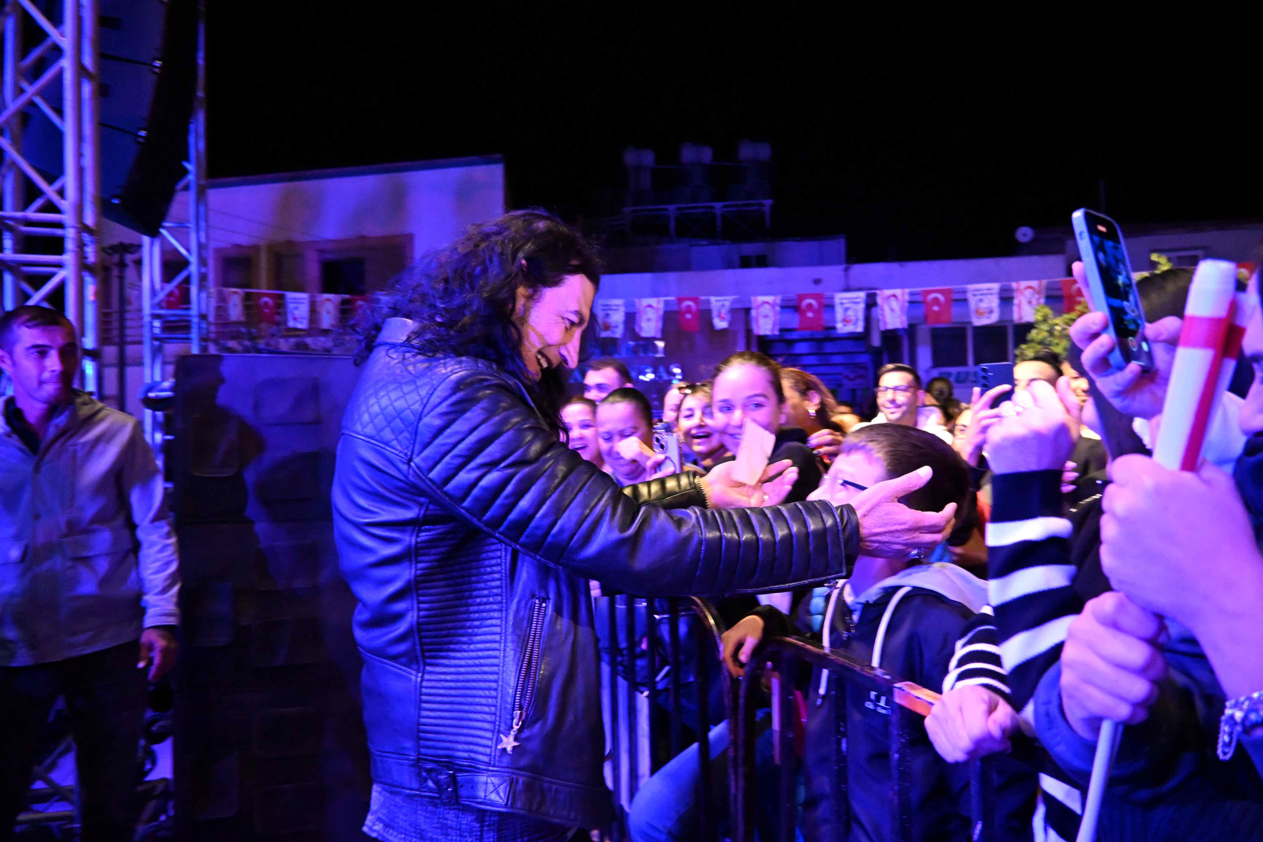 Murat Kekilli Güzelyurt’ta konser verdi