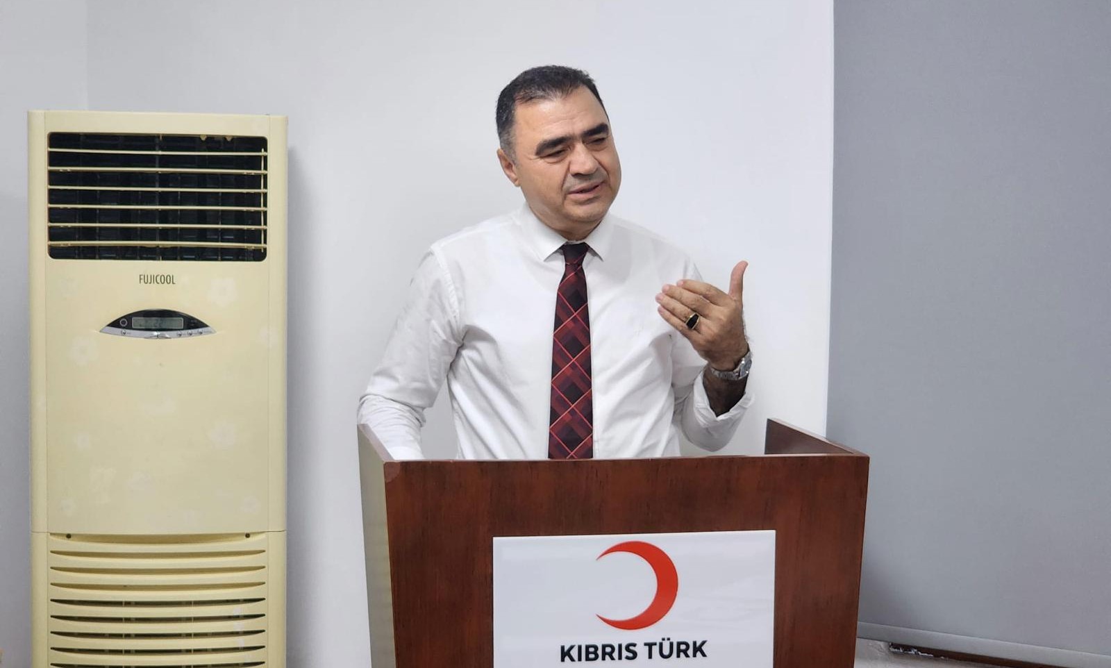 Kıbrıs Türk Kızılay Genel Başkanı Sezai Sezen oldu