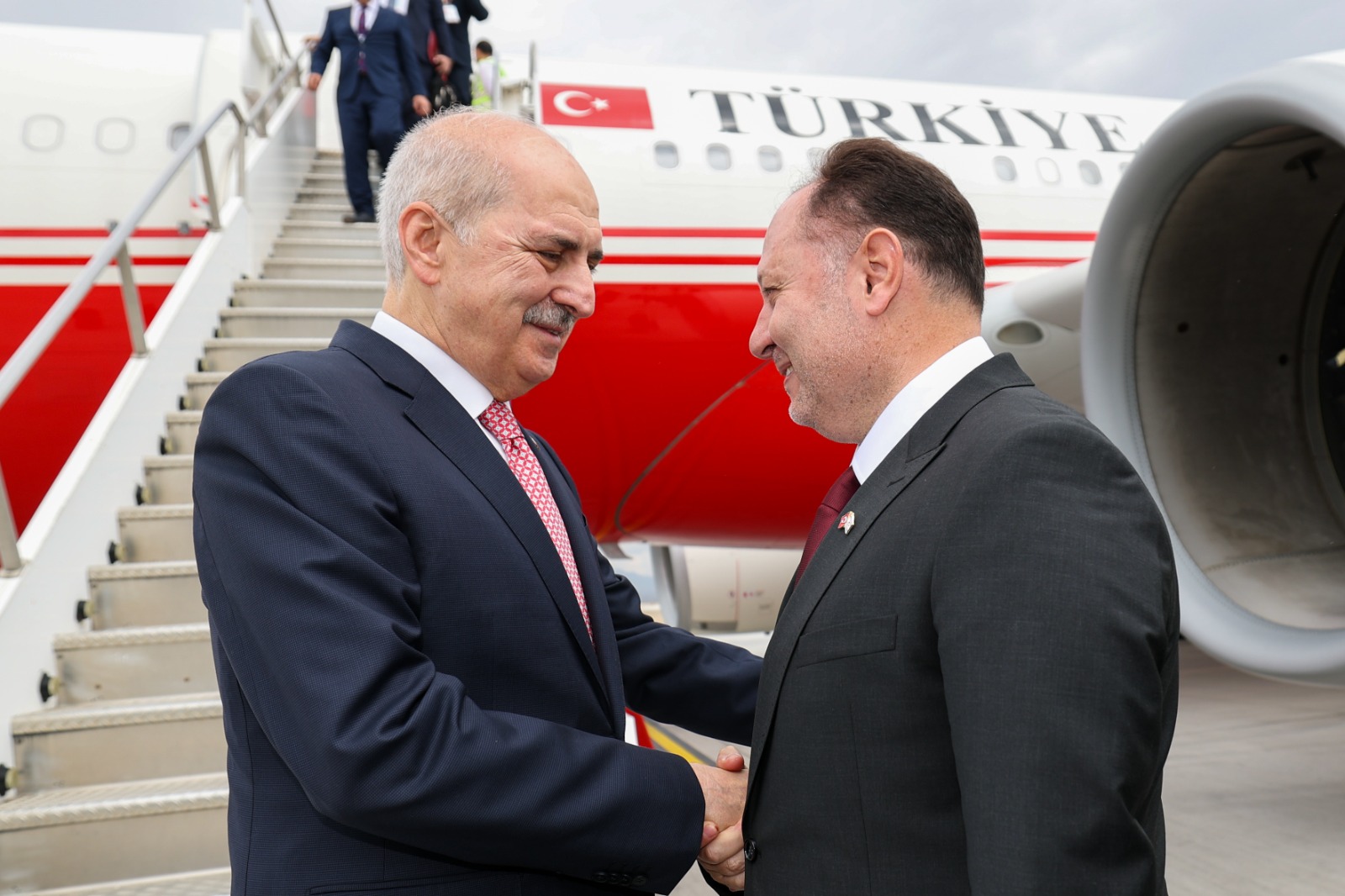 Öztürkler, Numan Kurtulmuş ve beraberindeki milletvekillerini karşıladı