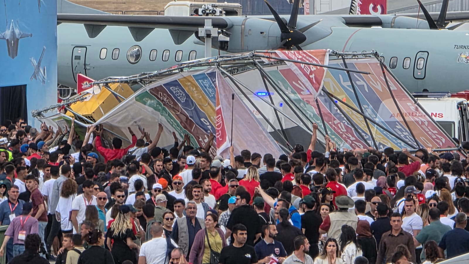 TEKNOFEST KKTC alanında demir platform devrildi… 3 yaralı