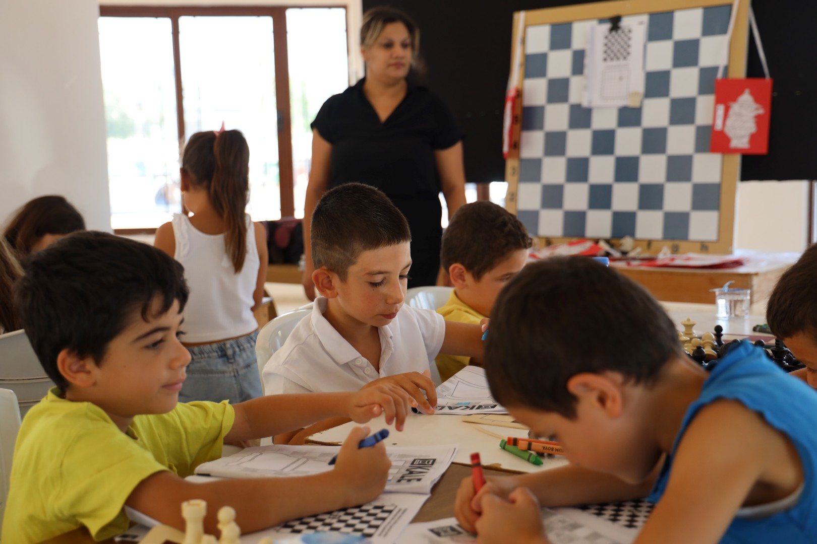 Çocuklar hem öğreniyor hem eğleniyor