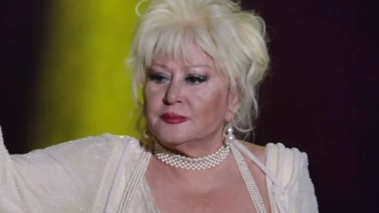 Ünlü sanatçı Muazzez Abacı kalp krizi geçirdi