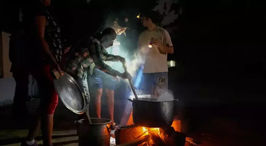 Küba'da santraldeki arıza nedeniyle milyonlarca kişi elektriksiz kaldı