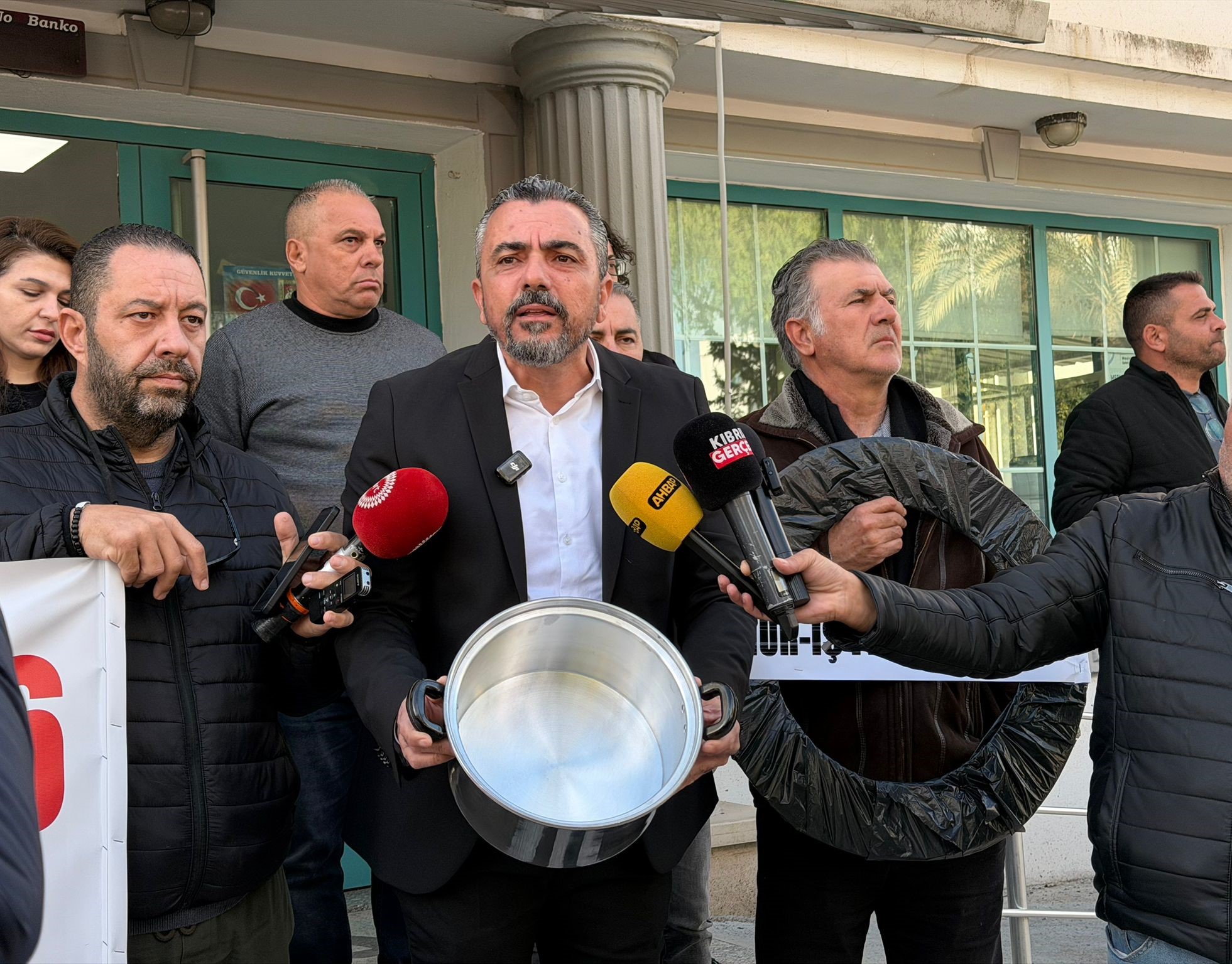 Hür-İş Federasyonu asgari ücrete itiraz etti: Tencere boş!