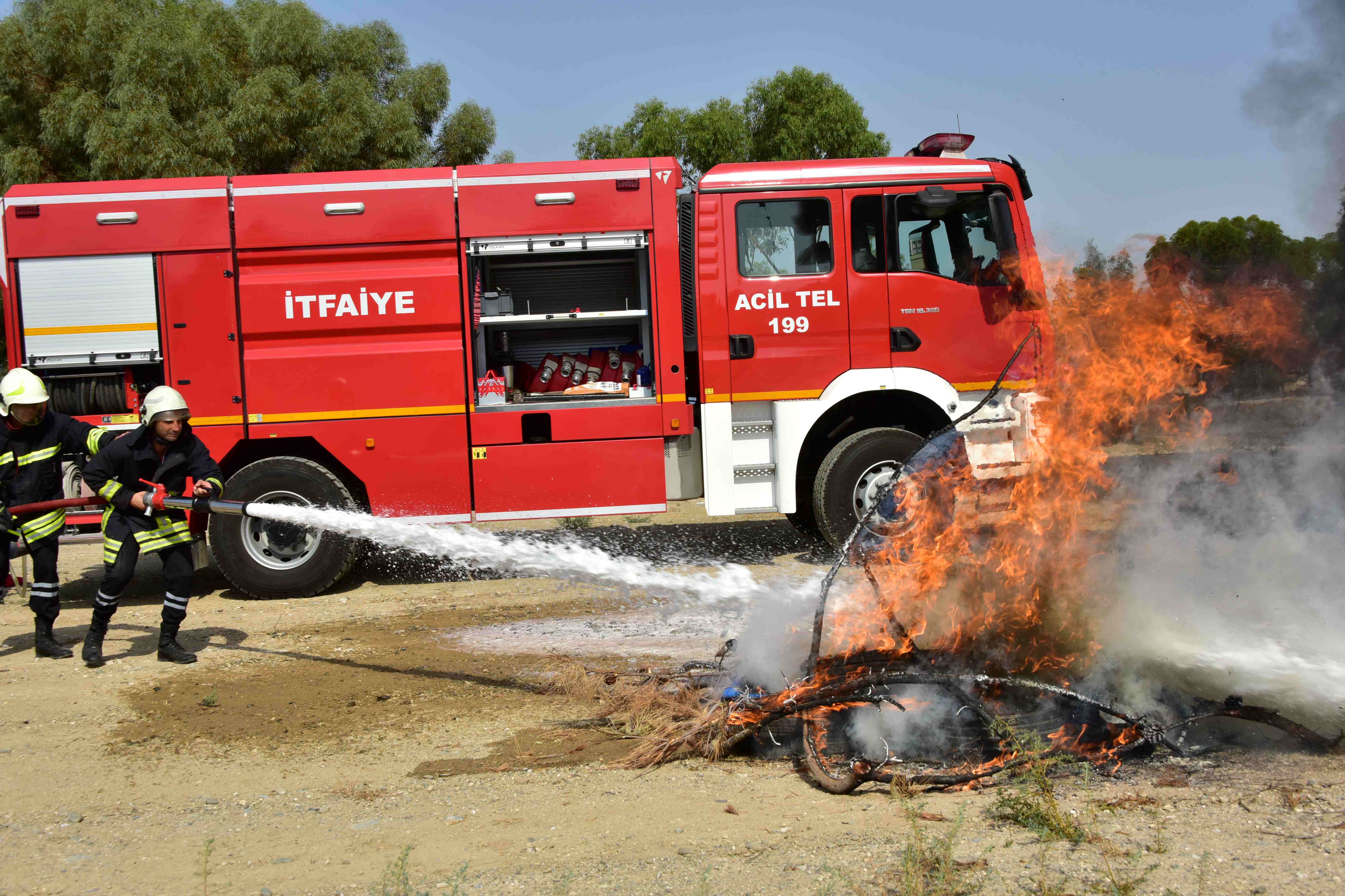 İtfaiye, bir haftada 14 yangın ve 25 olaya müdahale etti
