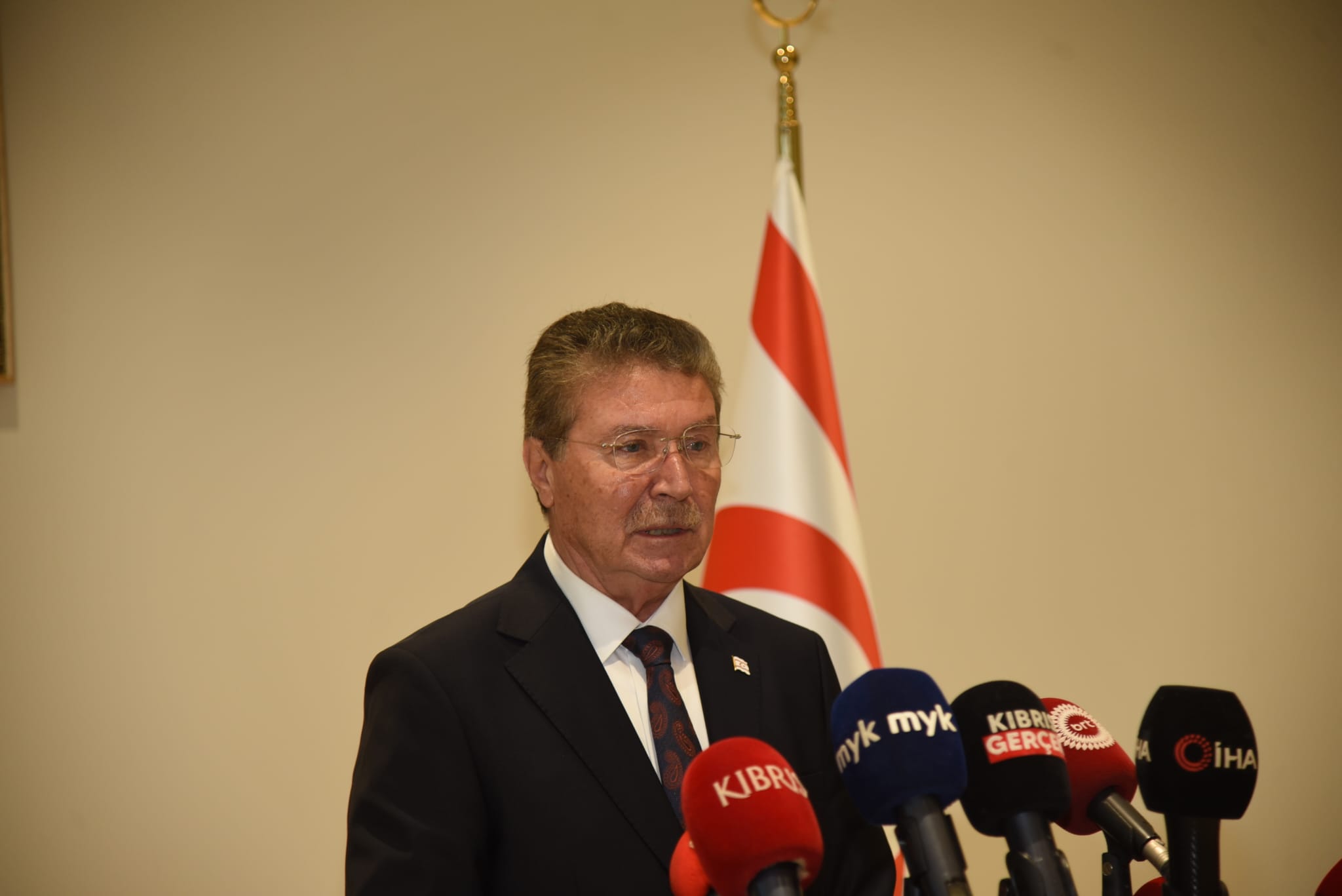 Üstel: Bizim görüşümüz net, çözüm egemen eşit iki devletten geçer