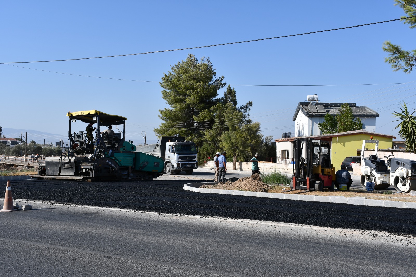 Mesarya Belediyesi kavşak düzenleme çalışmalarını sürdürüyor