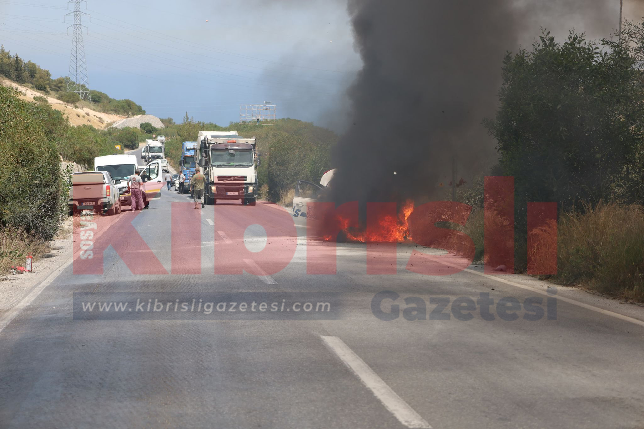 Dağ yolunda polis aracı yandı!