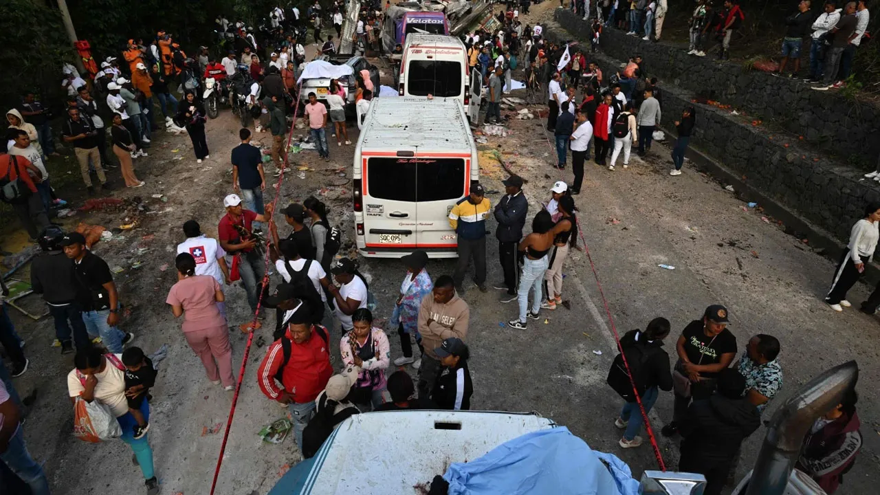 Kolombiya'da bombalı saldırı... 20 ölü