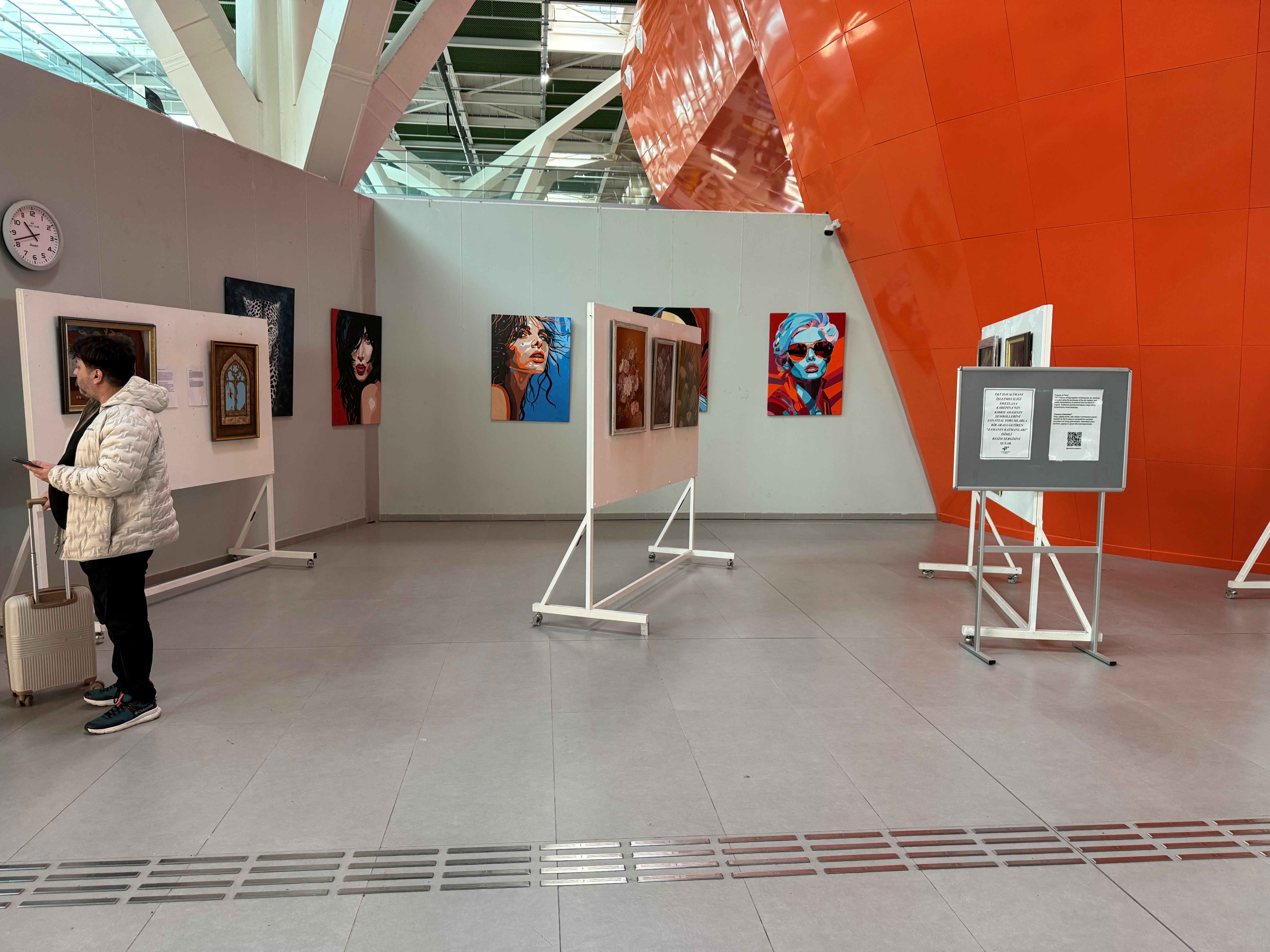 Svetlana Karepina’ın sergisi Ercan Havalimanı’nda açıldı