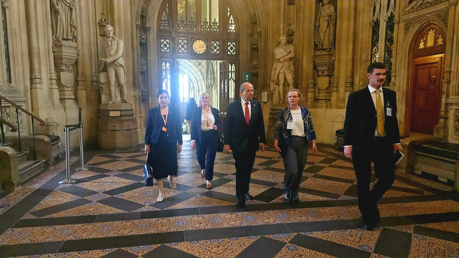 Tatar: Birleşik Krallık her iki tarafa da eşit davranmalıdır