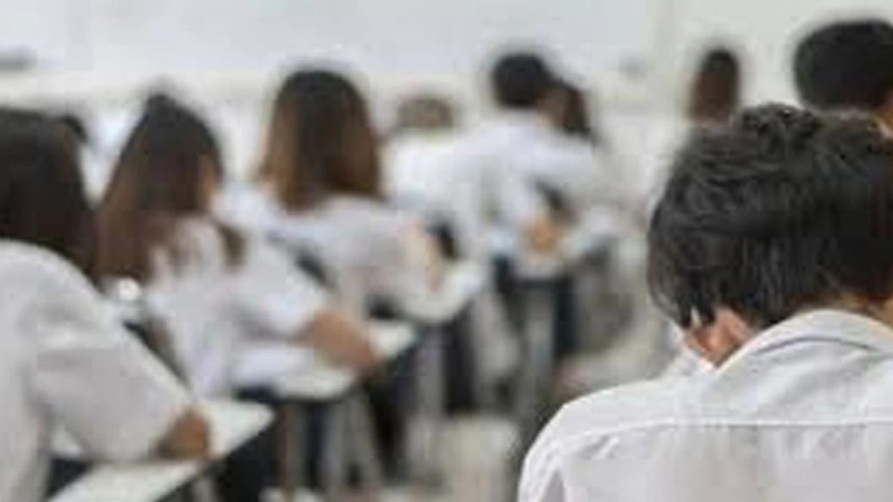 Güney'de lise öğrencilerine ırkçı ve İslamofobik metin verilmesi tepkiye neden oldu