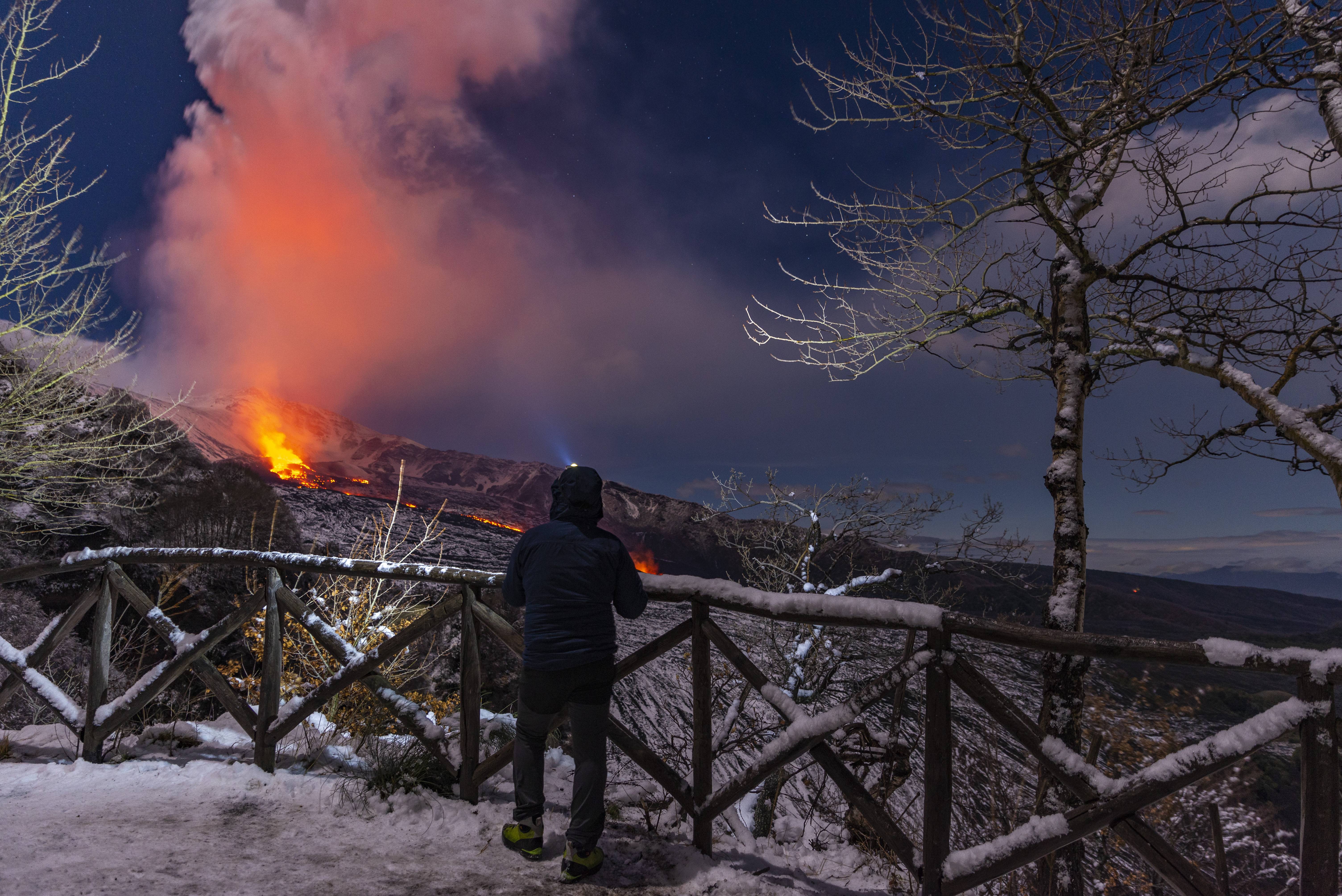 Etna Yanardağı'nda volkanik hareketlilik sürüyor