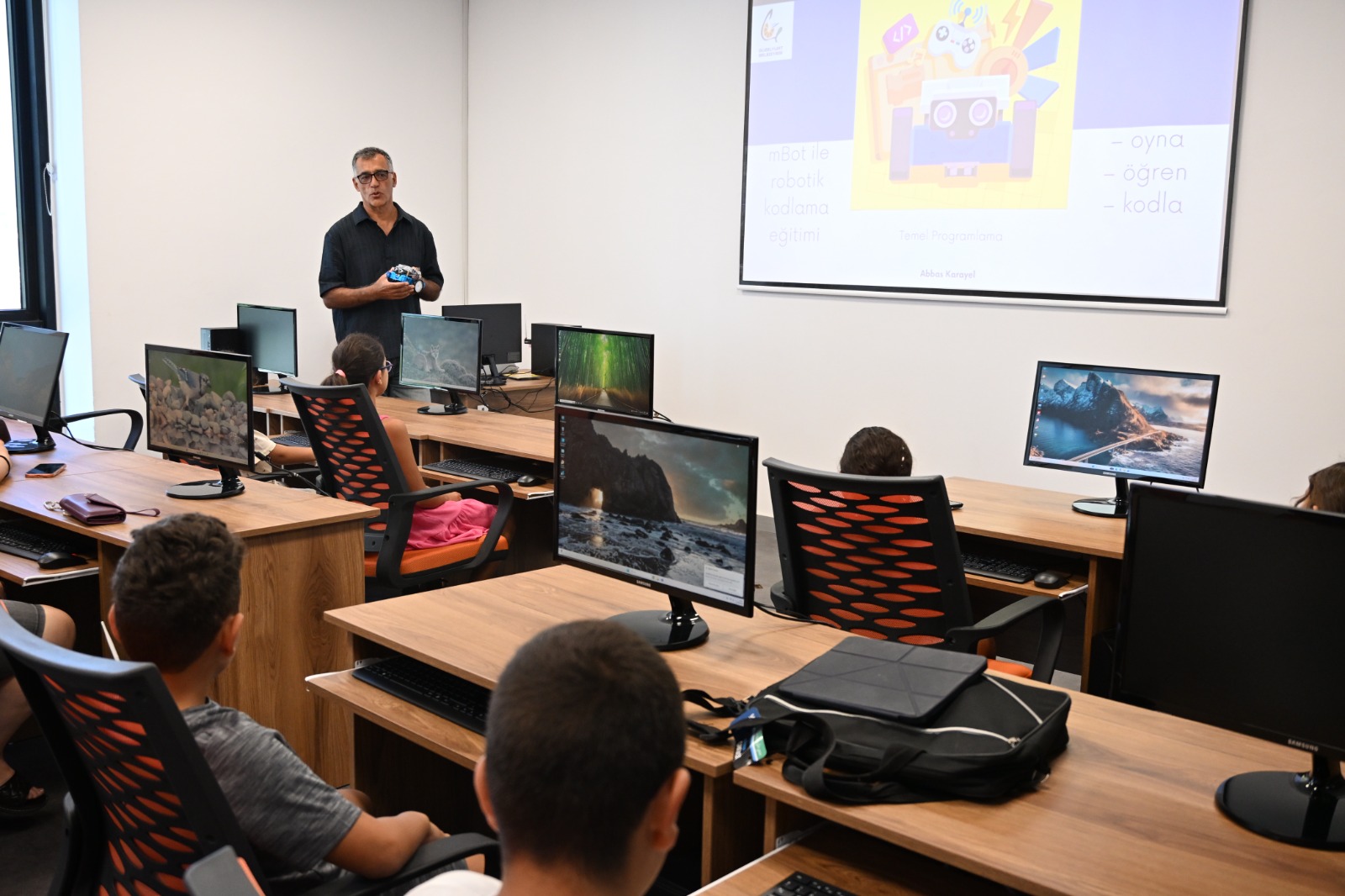 Güzelyurt’ta çocuklar için robotik kodlama kursları başladı
