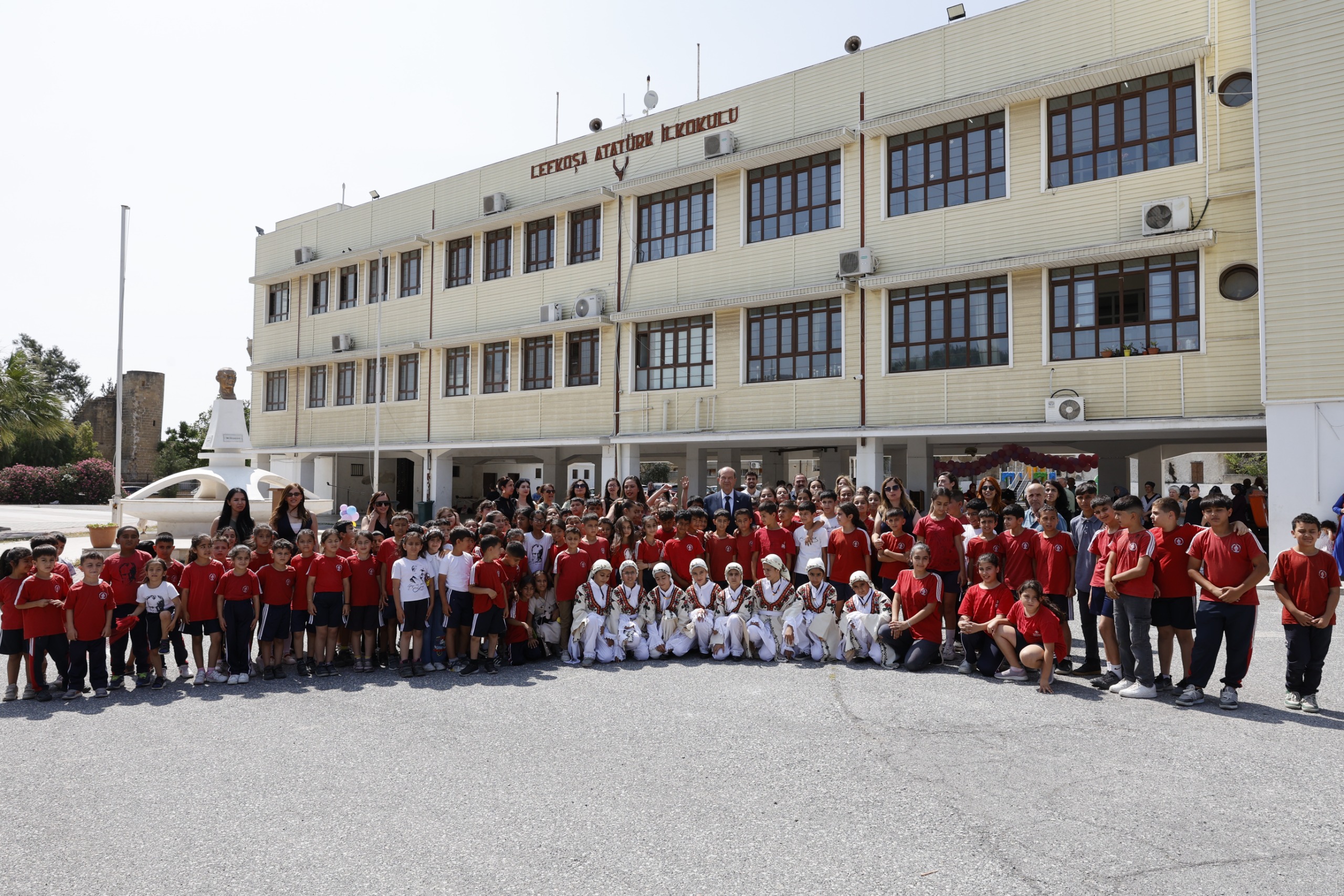 Tatar, Atatürk İlkokulu’nda düzenlenen kermese katıldı